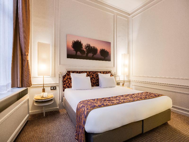 Crowne Plaza Brugge image