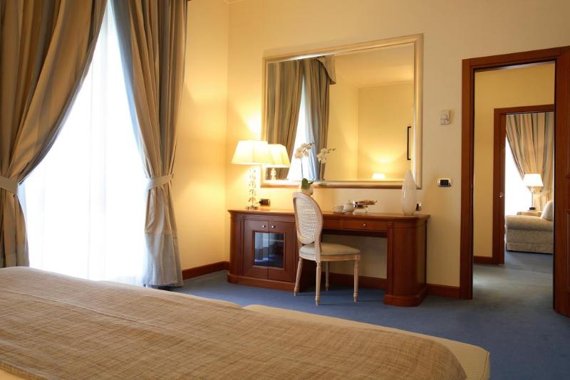 Starhotels Terminus image
