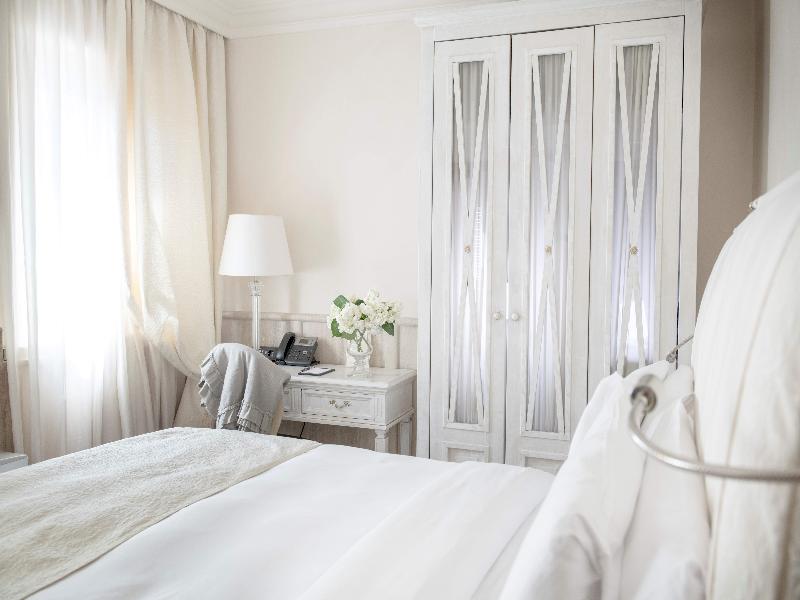 Hotel Barocco image
