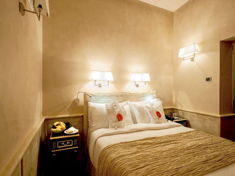Hotel Barocco image