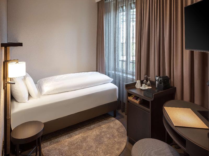 Hotel Victoria image