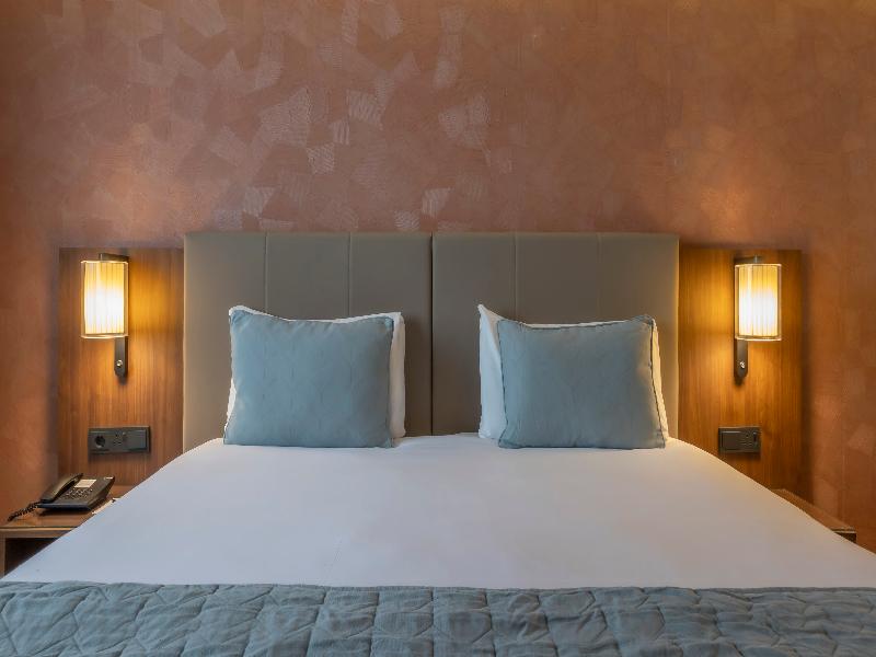 Hotel Riu Plaza The Gresham Dublin image