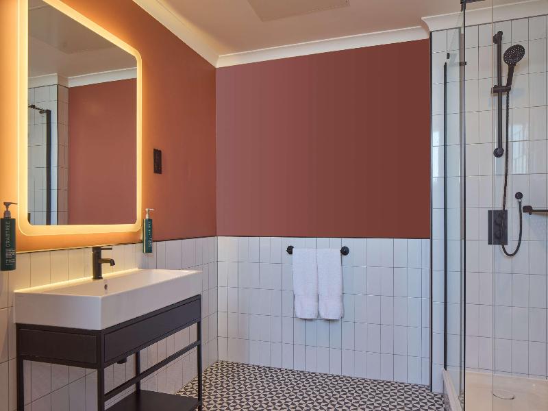 DoubleTree by Hilton Brighton Metropole image