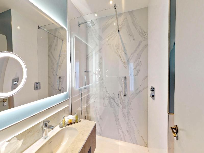 Doubletree By Hilton Angel Kings Cross image