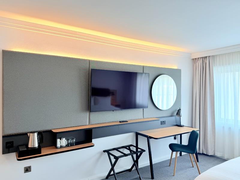 Holiday Inn London-Heathrow M4, Jct.4 image