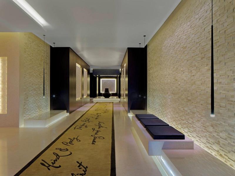 Le Meridien Dubai Hotel & Conference Centre image