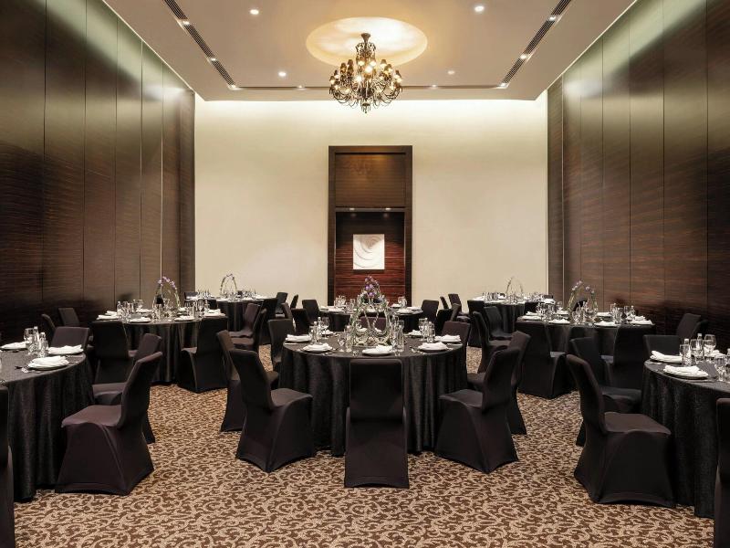 Le Meridien Dubai Hotel & Conference Centre image