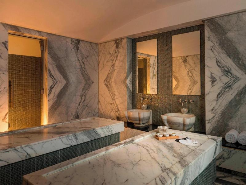 Le Meridien Dubai Hotel & Conference Centre image