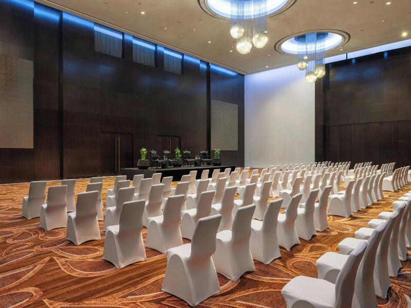Le Meridien Dubai Hotel & Conference Centre image