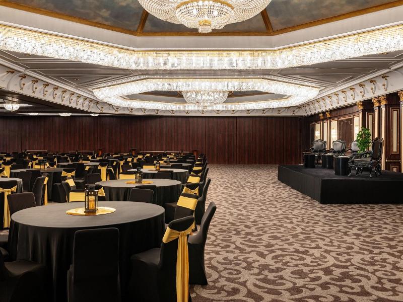 Le Meridien Dubai Hotel & Conference Centre image