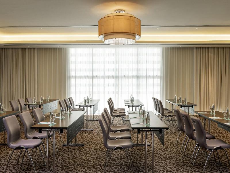 Le Meridien Dubai Hotel & Conference Centre image