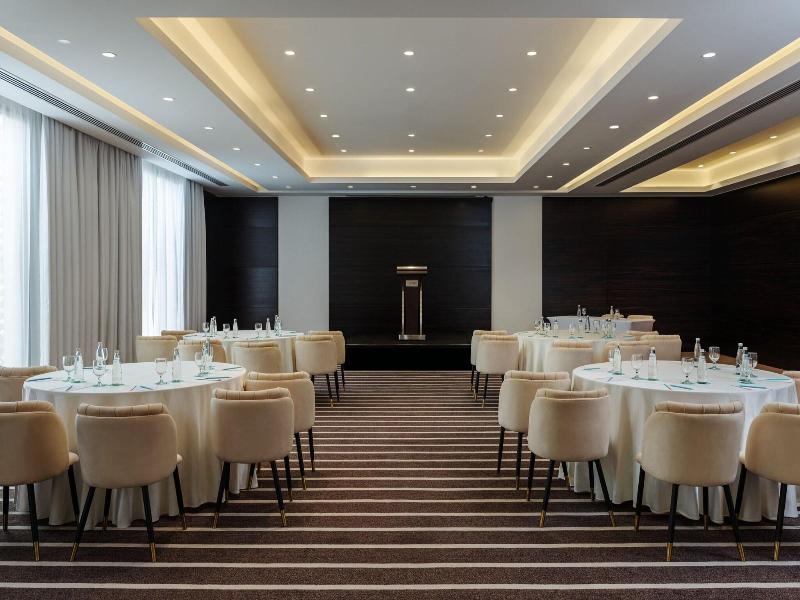 Le Meridien Dubai Hotel & Conference Centre image