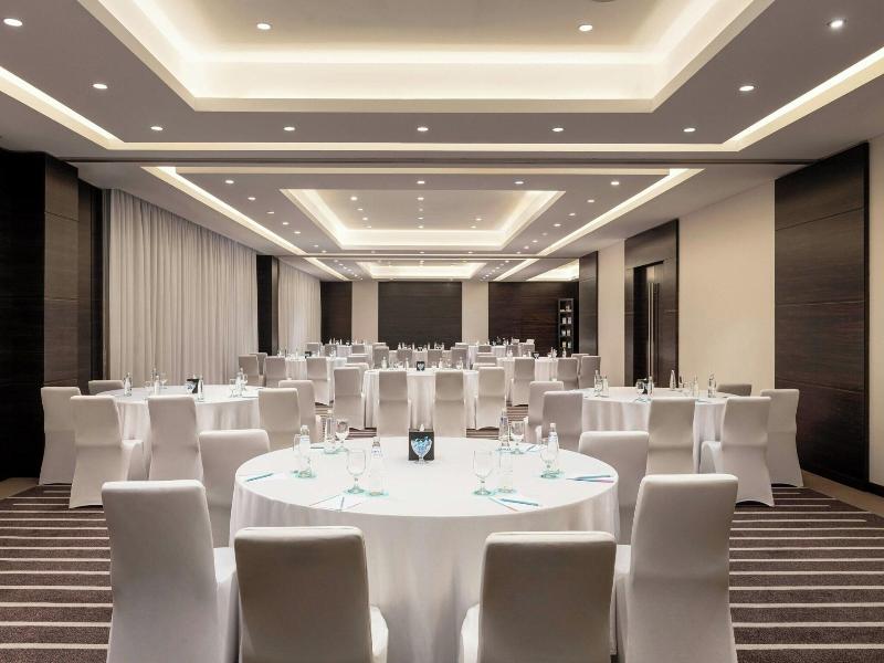 Le Meridien Dubai Hotel & Conference Centre image