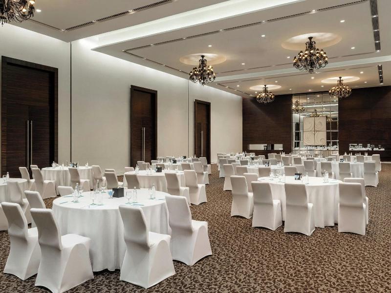 Le Meridien Dubai Hotel & Conference Centre image