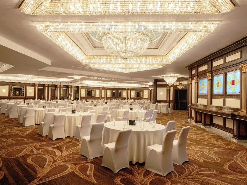 Le Meridien Dubai Hotel & Conference Centre image