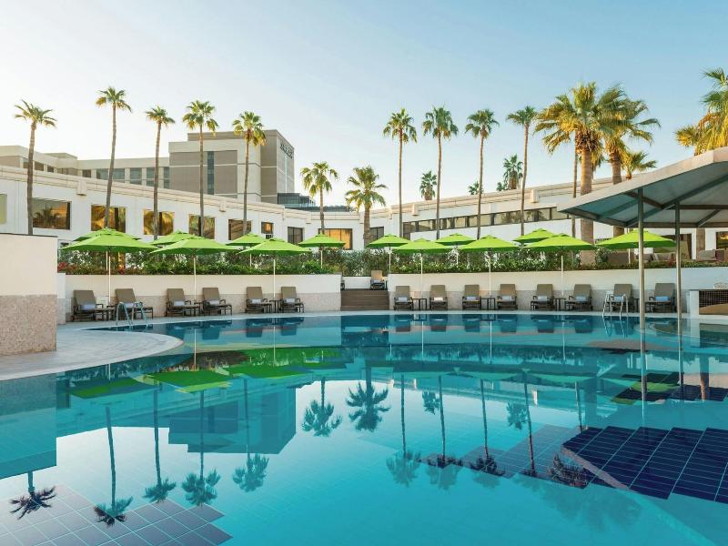 Le Meridien Dubai Hotel & Conference Centre image