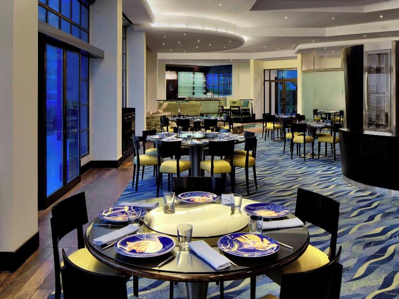 Le Meridien Dubai Hotel & Conference Centre image