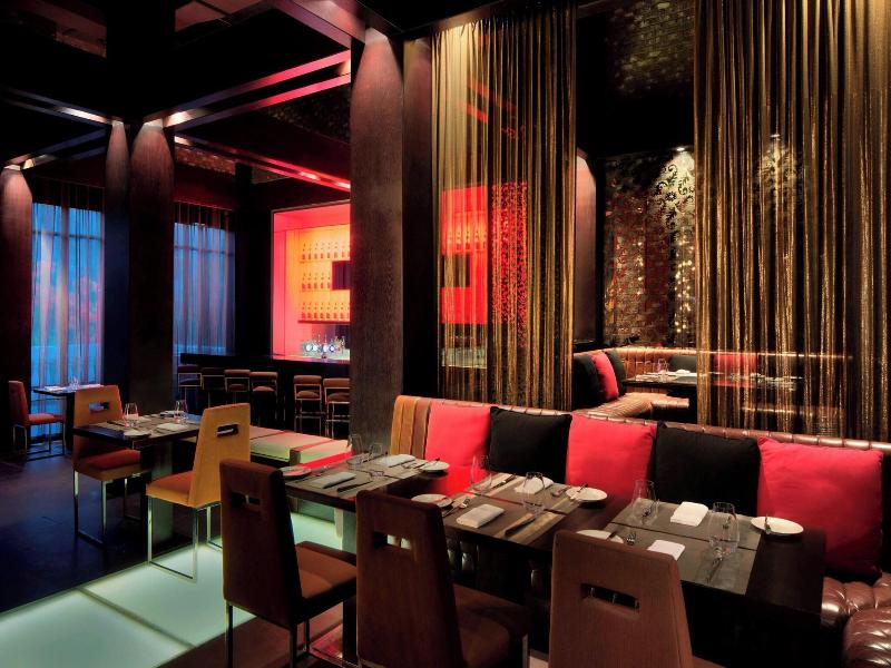 Le Meridien Dubai Hotel & Conference Centre image