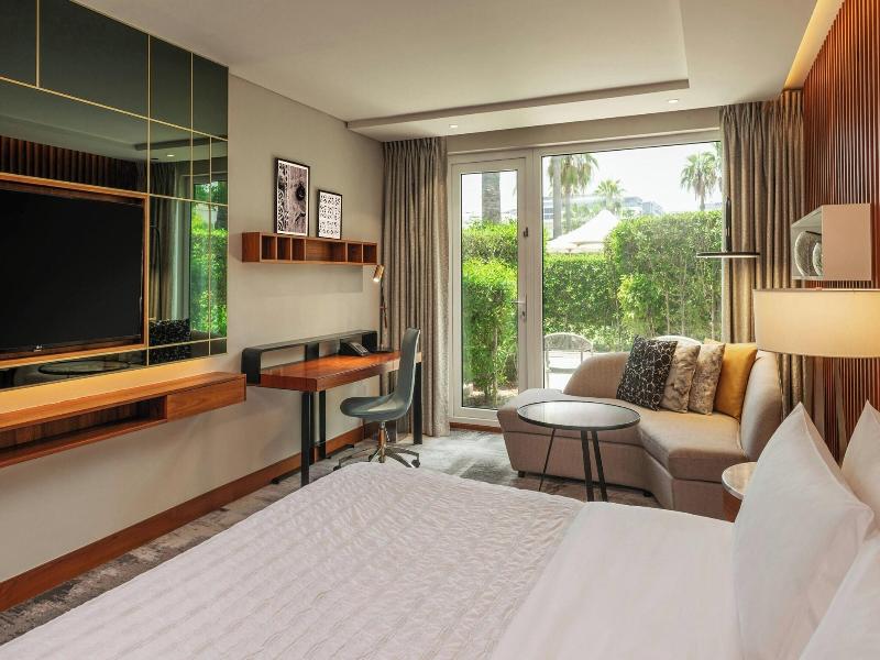 Le Meridien Dubai Hotel & Conference Centre image