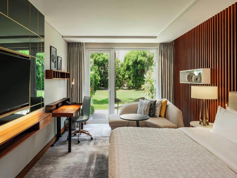 Le Meridien Dubai Hotel & Conference Centre image