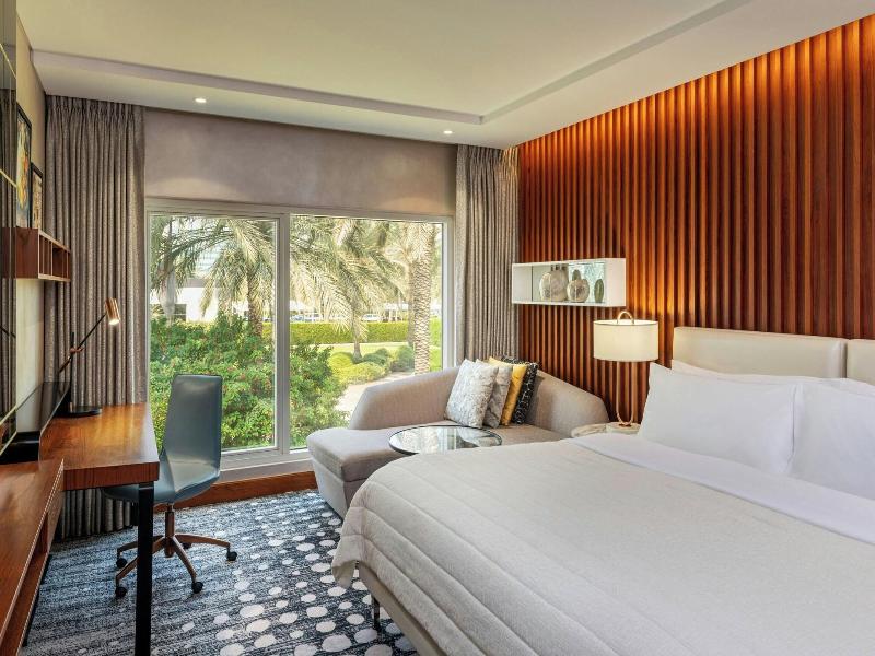 Le Meridien Dubai Hotel & Conference Centre image