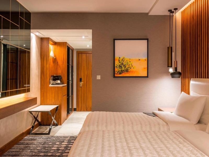 Le Meridien Dubai Hotel & Conference Centre image
