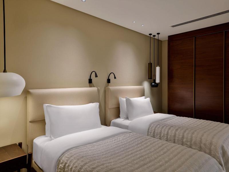 Le Meridien Dubai Hotel & Conference Centre image