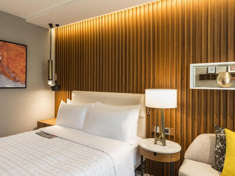 Le Meridien Dubai Hotel & Conference Centre image