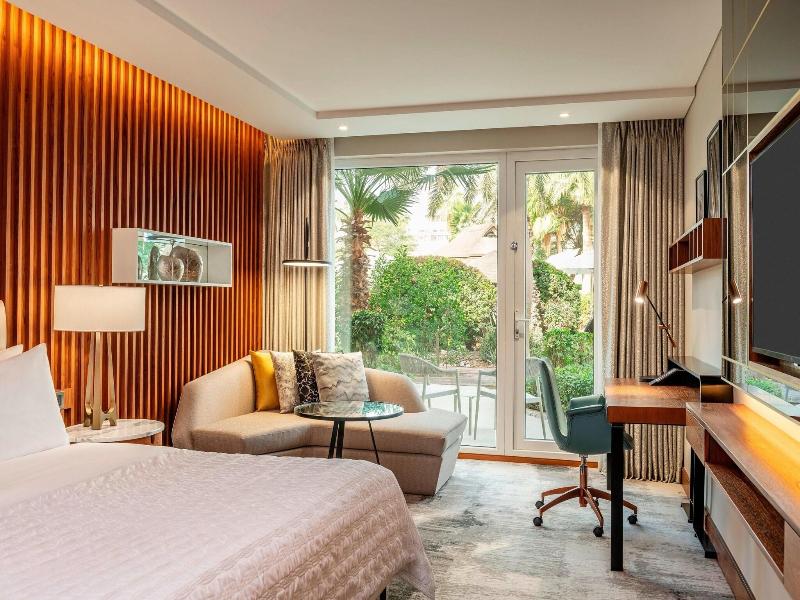 Le Meridien Dubai Hotel & Conference Centre image