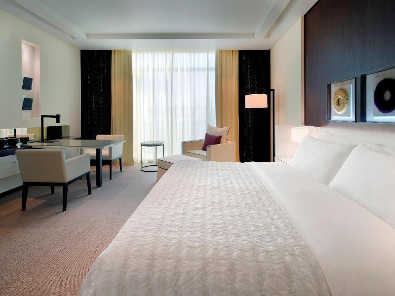 Le Meridien Dubai Hotel & Conference Centre image