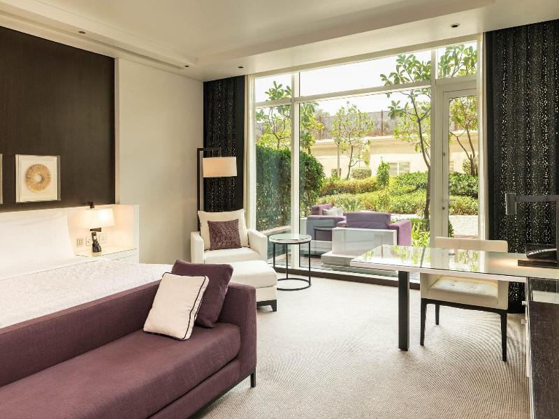 Le Meridien Dubai Hotel & Conference Centre image