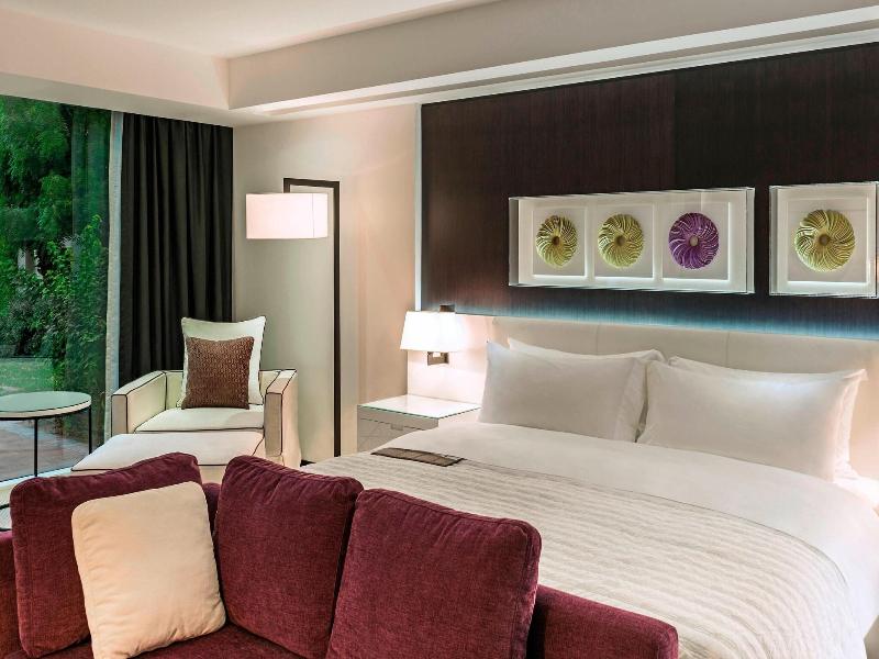 Le Meridien Dubai Hotel & Conference Centre image