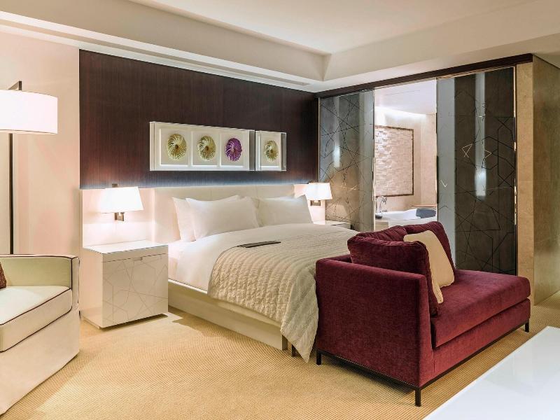 Le Meridien Dubai Hotel & Conference Centre image