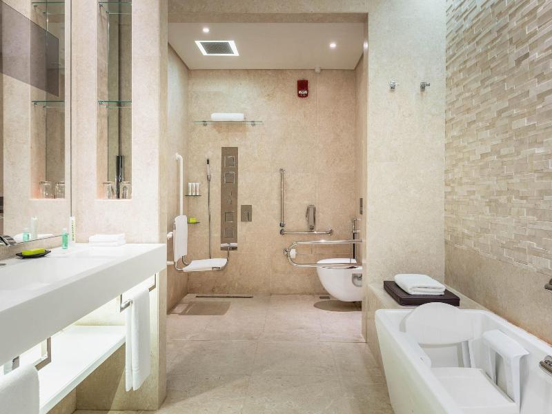 Le Meridien Dubai Hotel & Conference Centre image