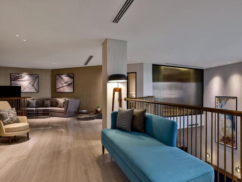 Le Meridien Dubai Hotel & Conference Centre image