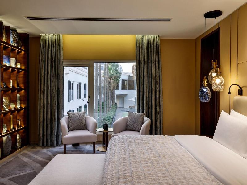 Le Meridien Dubai Hotel & Conference Centre image