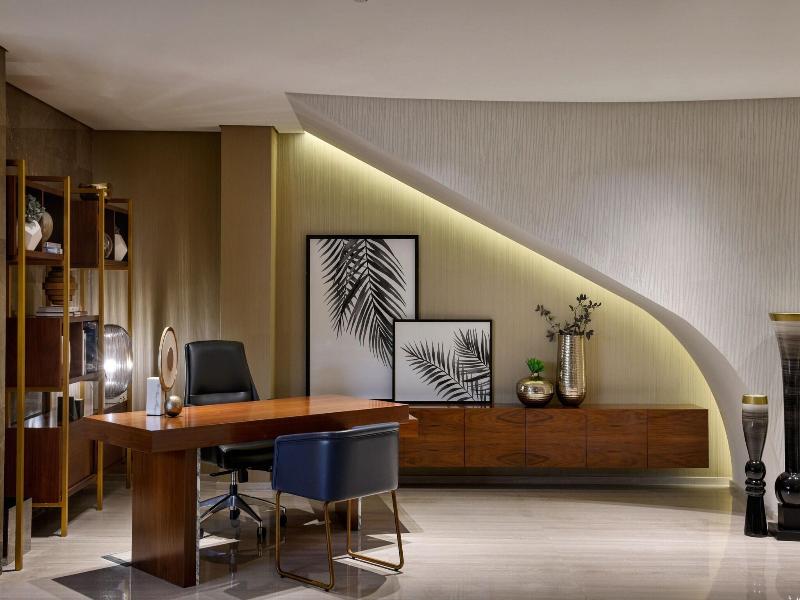 Le Meridien Dubai Hotel & Conference Centre image
