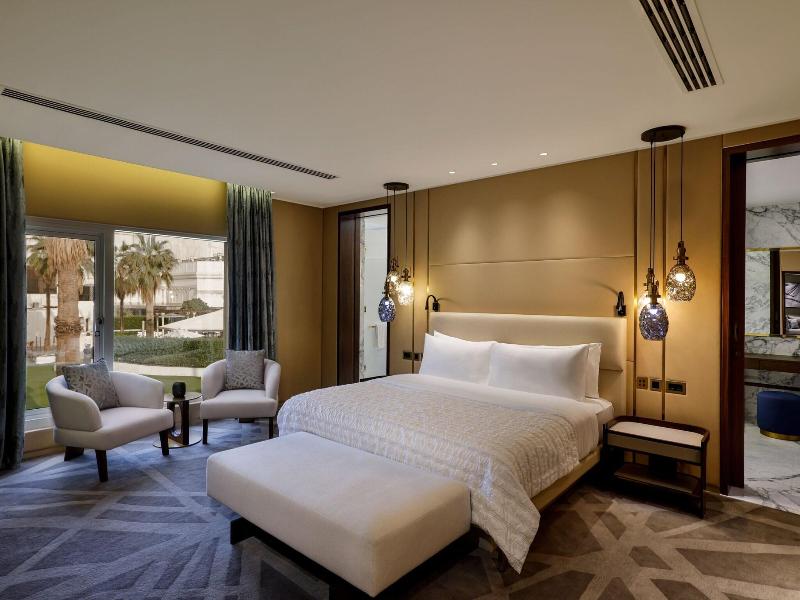 Le Meridien Dubai Hotel & Conference Centre image