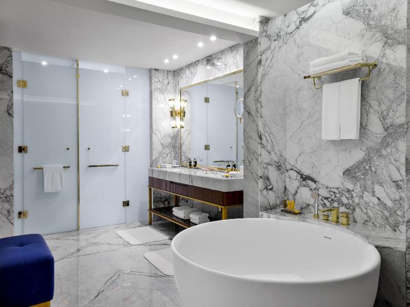Le Meridien Dubai Hotel & Conference Centre image