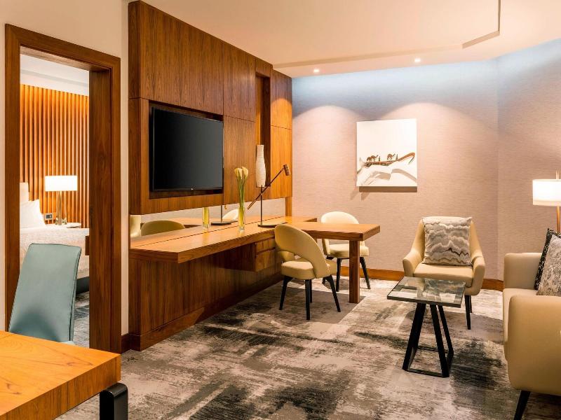 Le Meridien Dubai Hotel & Conference Centre image