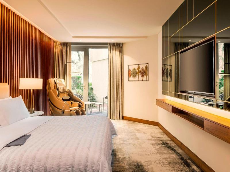 Le Meridien Dubai Hotel & Conference Centre image