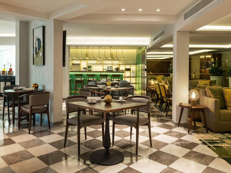 Le Meridien Dubai Hotel & Conference Centre image