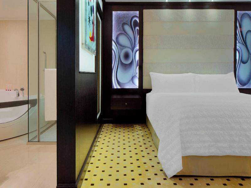 Le Meridien Dubai Hotel & Conference Centre image