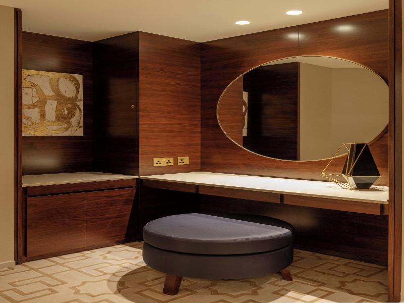 Le Meridien Dubai Hotel & Conference Centre image