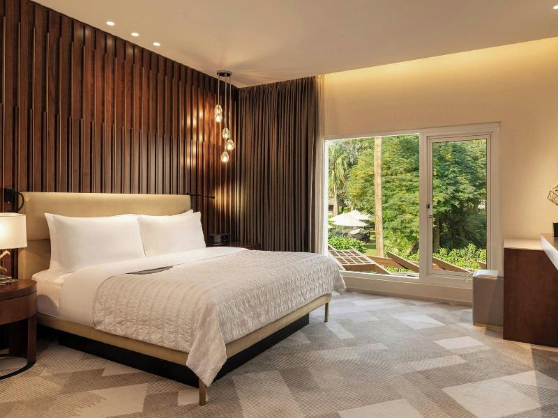 Le Meridien Dubai Hotel & Conference Centre image