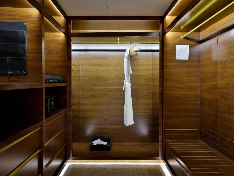 Le Meridien Dubai Hotel & Conference Centre image