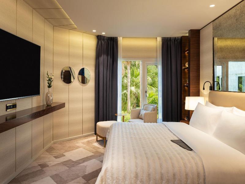 Le Meridien Dubai Hotel & Conference Centre image