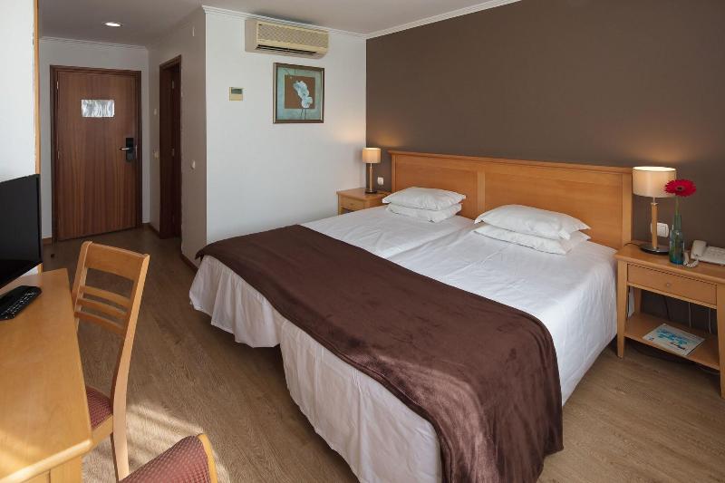 Bed room