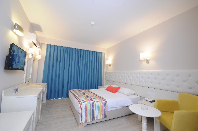 Tropical Beach Hotel photo 4