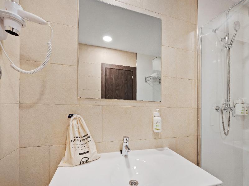 B&B HOTEL Oviedo image